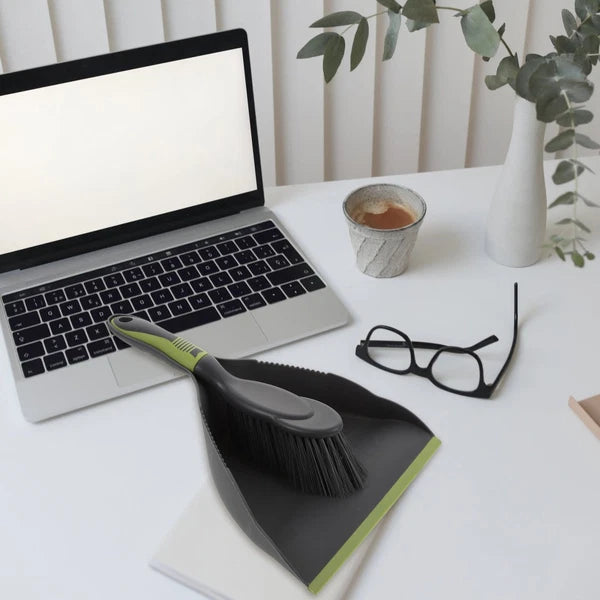 1 Set of Household Mini Broom and Dustpan Desktop Practical Cleaning Tool